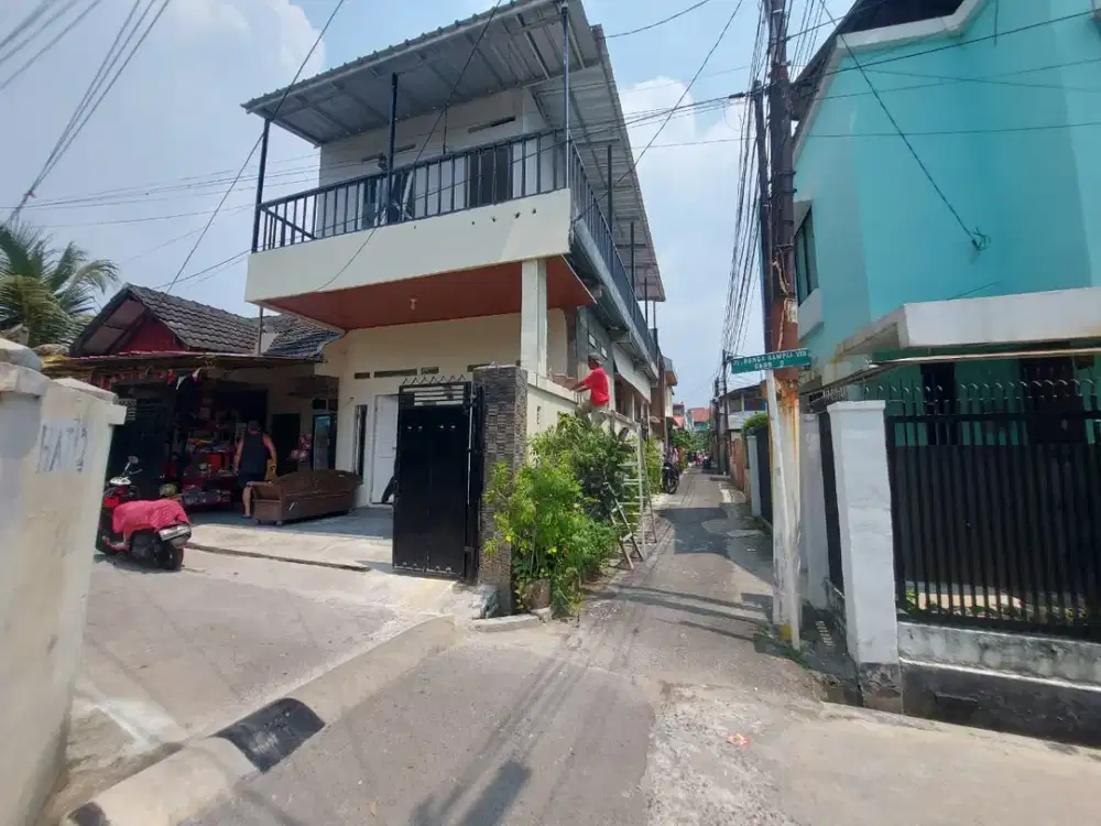 Disewa Rumah di Duren Sawit Jaktim -  Cocok untuk tempat Usaha, parkir hanya motor. Dekat dengan Sekolah