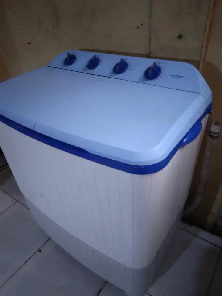 Mesin cuci Polytron 9kg