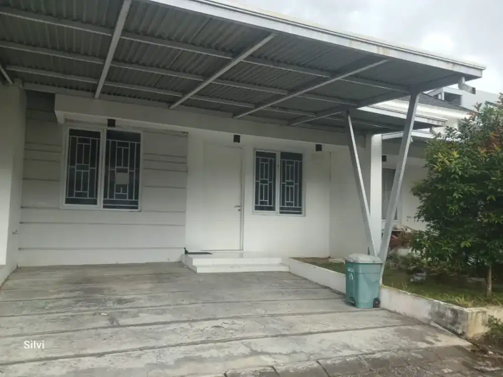 Dikontrakkan rumah dgn prabot siap huni rumah bersih terawat no bocor²