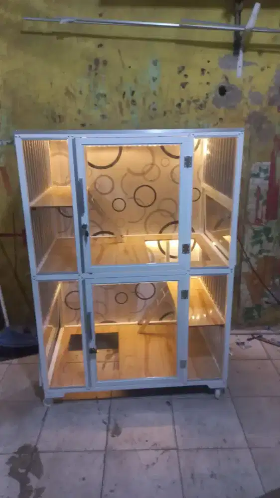 Kandang Kucing 2 Pintu Full Kaca Alumunium Putih