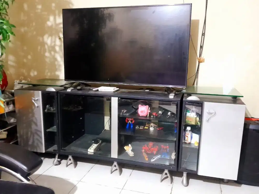 Paket Mewah: Smart TV Panasonic 55 + Buffet Premium Full Set Kaca