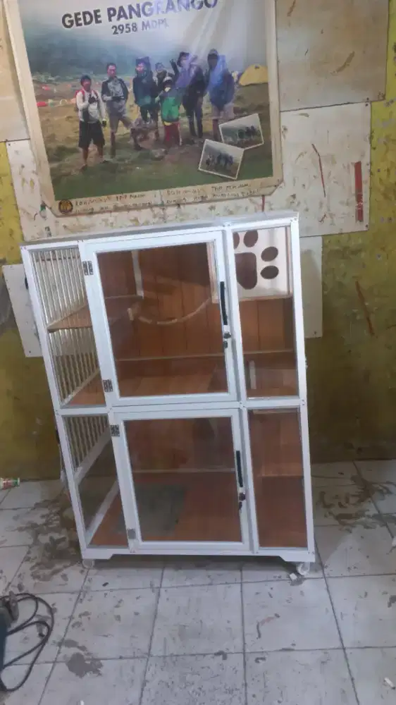 Kandang Kucing Alumunium Playground Full Kaca 2 Pintu