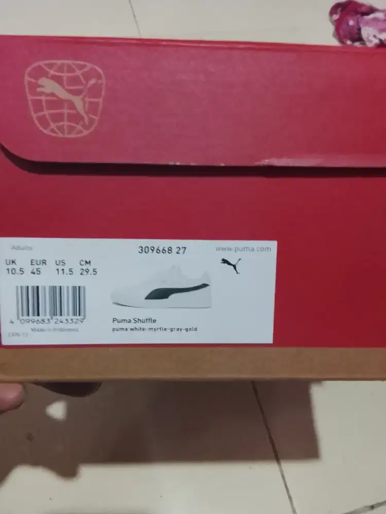 Di jual spatu merek puma