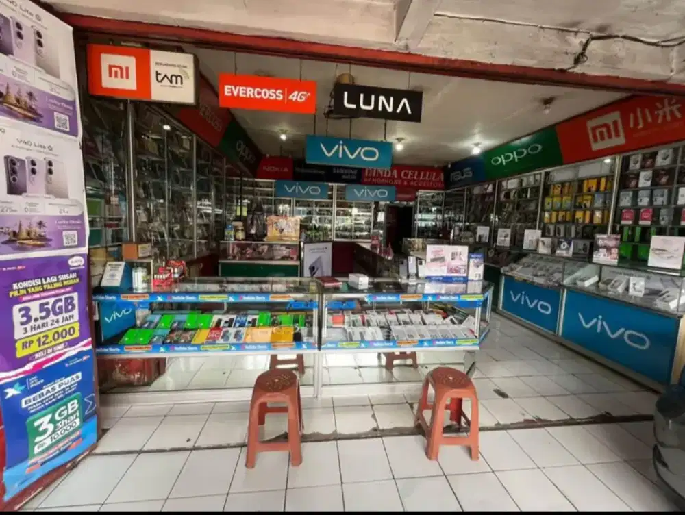 Jual cepat etalase konter HP buatan toko Ambon