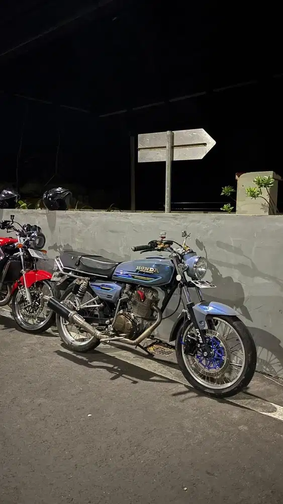 Dijual motor honda GL-100