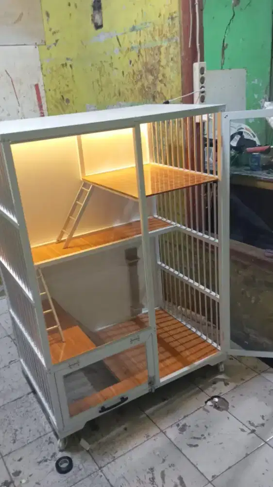 Kandang Kucing 1 Pintu Putih+ Garukan Full Kaca