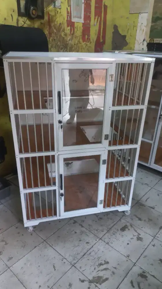 Kandang Kucing 2 Pintu Alumunium Putih Leter U