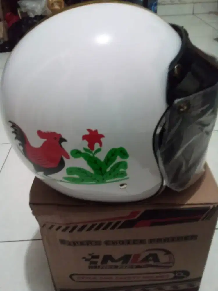 Helm putih ayam jago