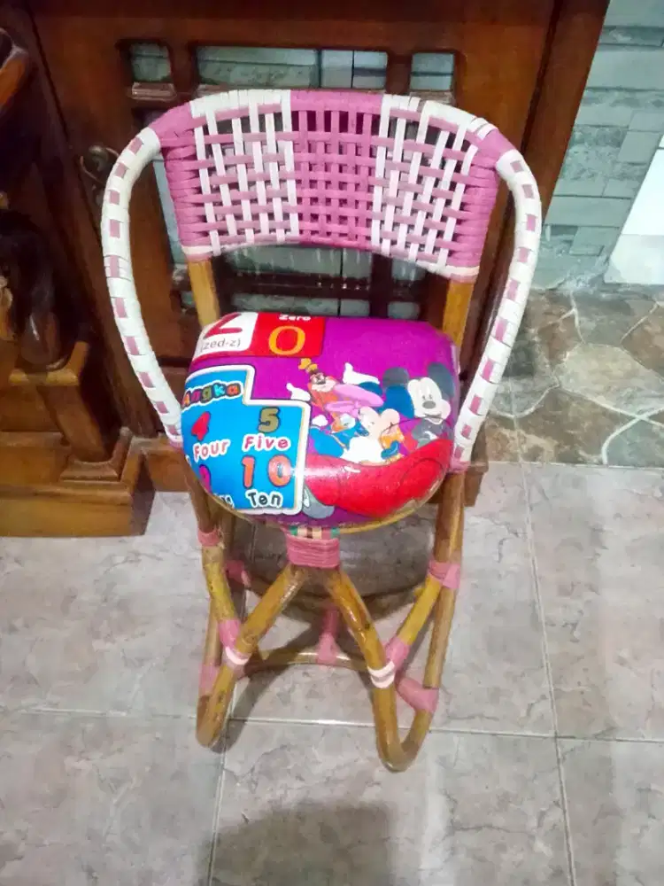 Kursi kayu anak