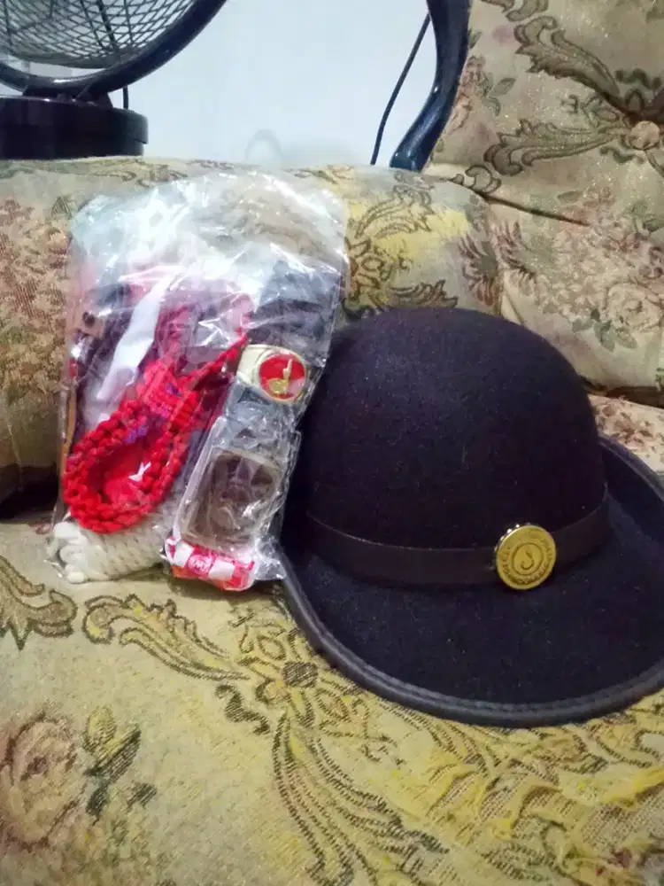 Peralatan lengkap Pramuka perempuan