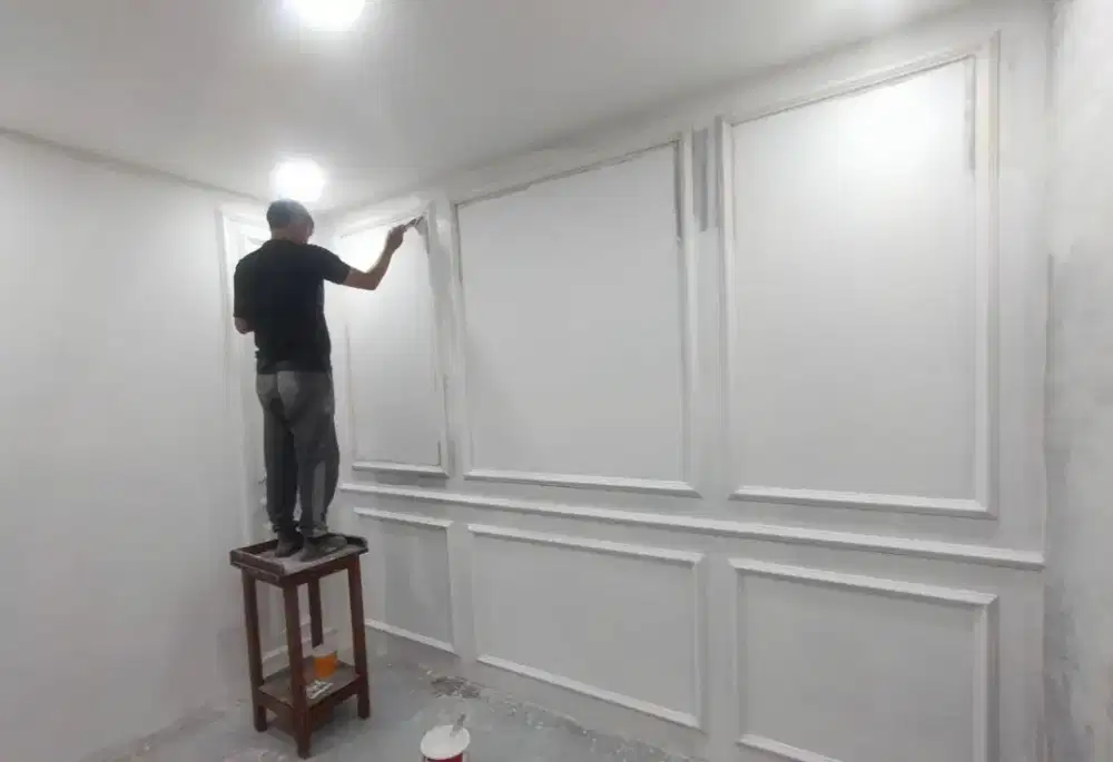 Membuat plafon gypsum dan ruangan kantor dengan partisi. Cepat efisien