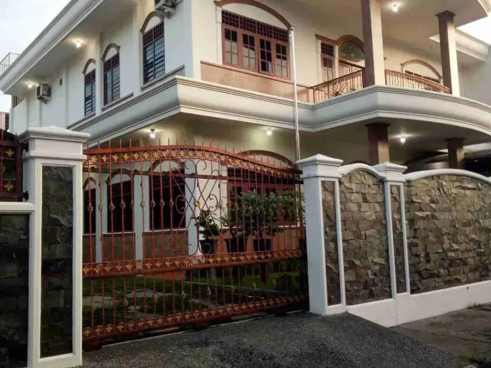 Dijual rumah luas 696 m² di taman laguna cibubur lokasi strategis dekat mall transmart cibubur dan Tol Cimanggis