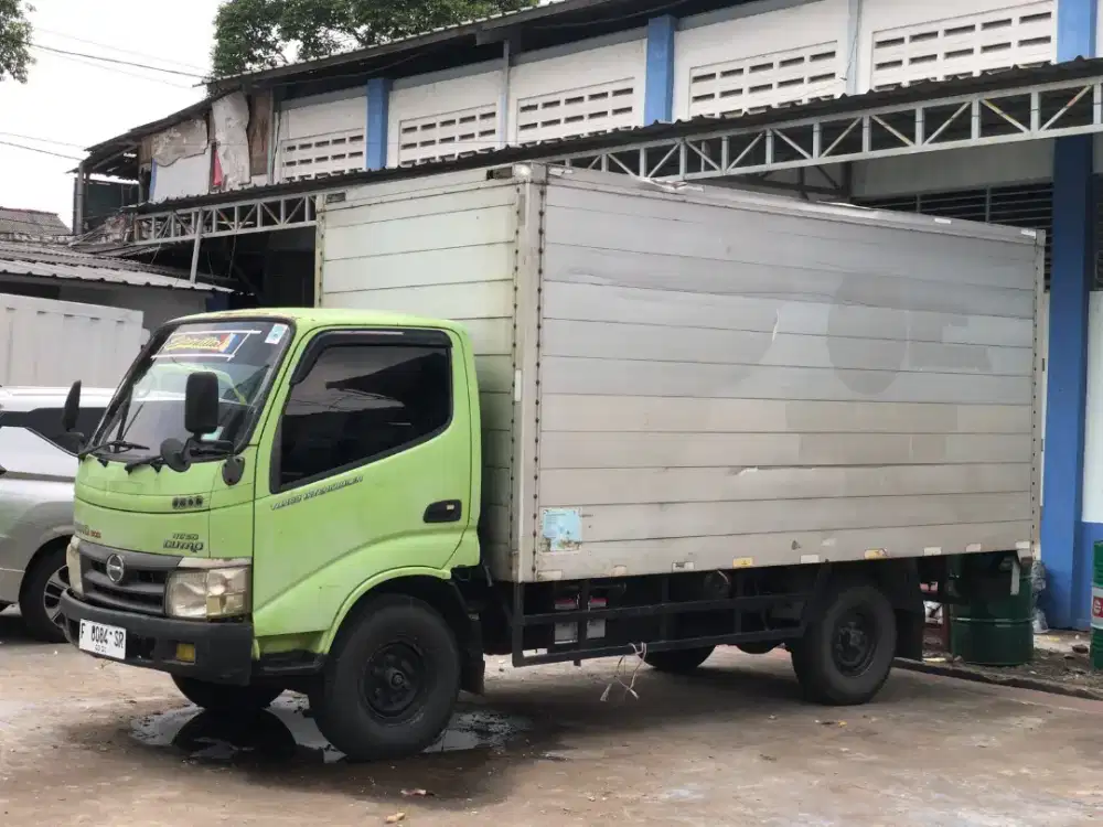 Hino Dutro 110SDL engkel Long box 16 kubik 2013