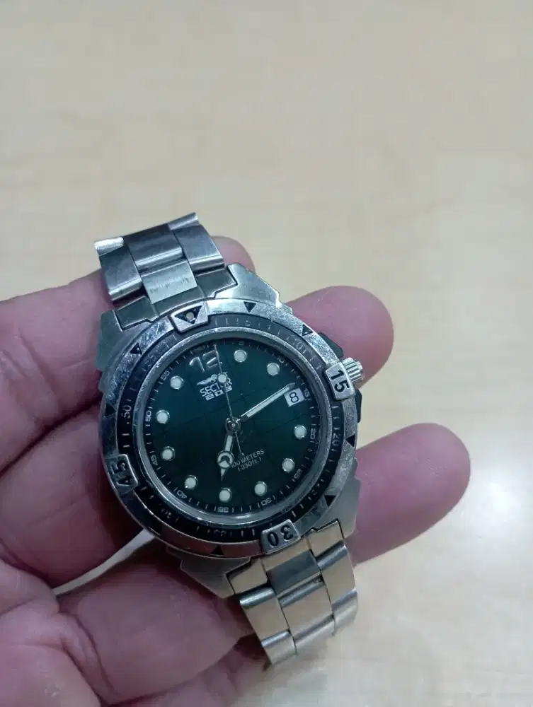 Jam tangan sector