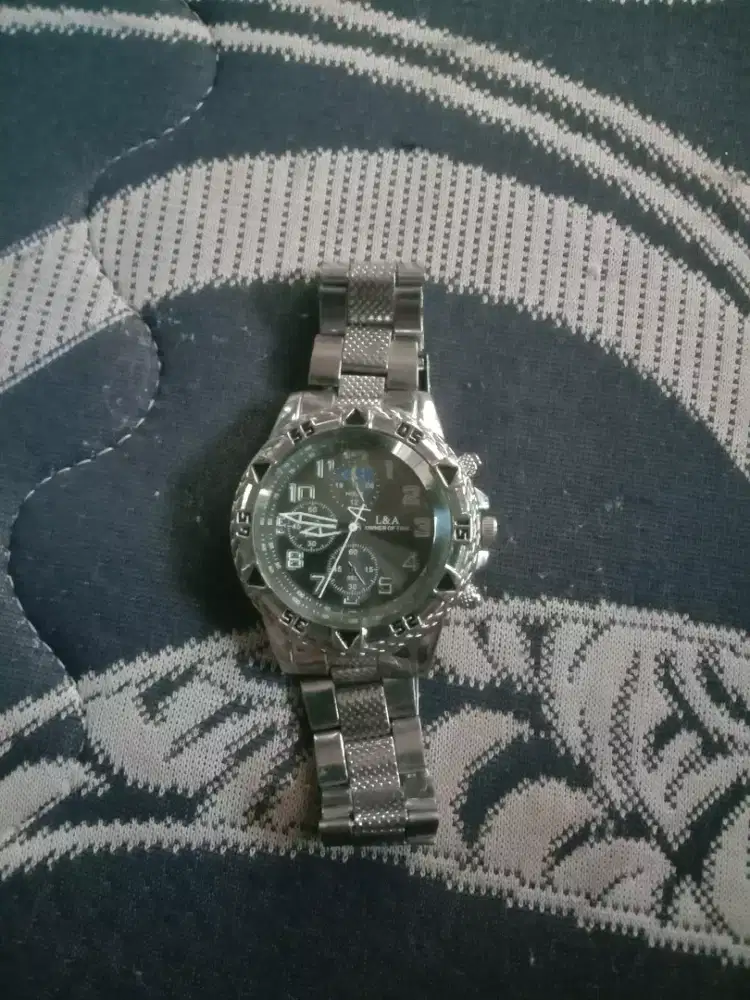 Jam tangan analog