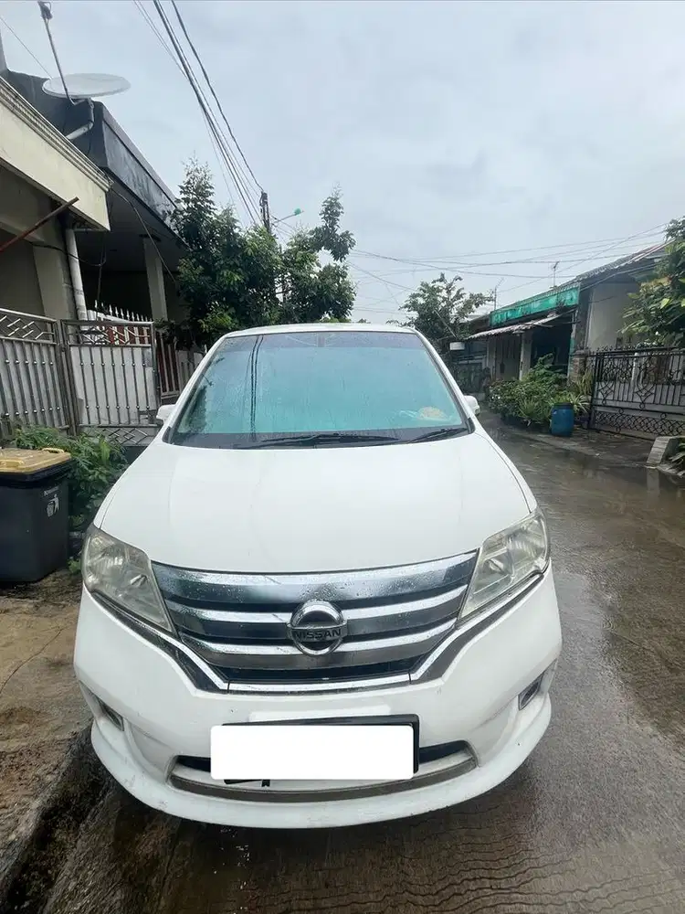 Nissan serena 2014