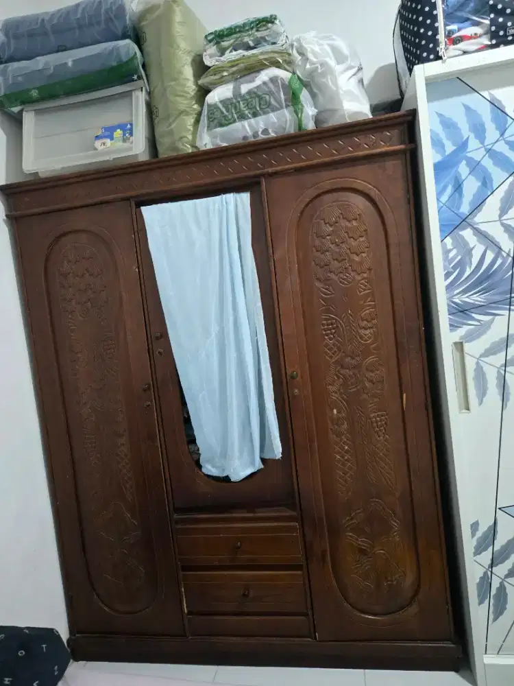 Lemari Jati Kuno