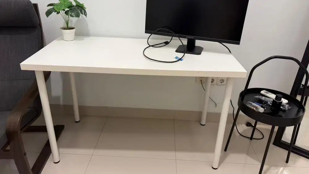 Meja kerja Ikea