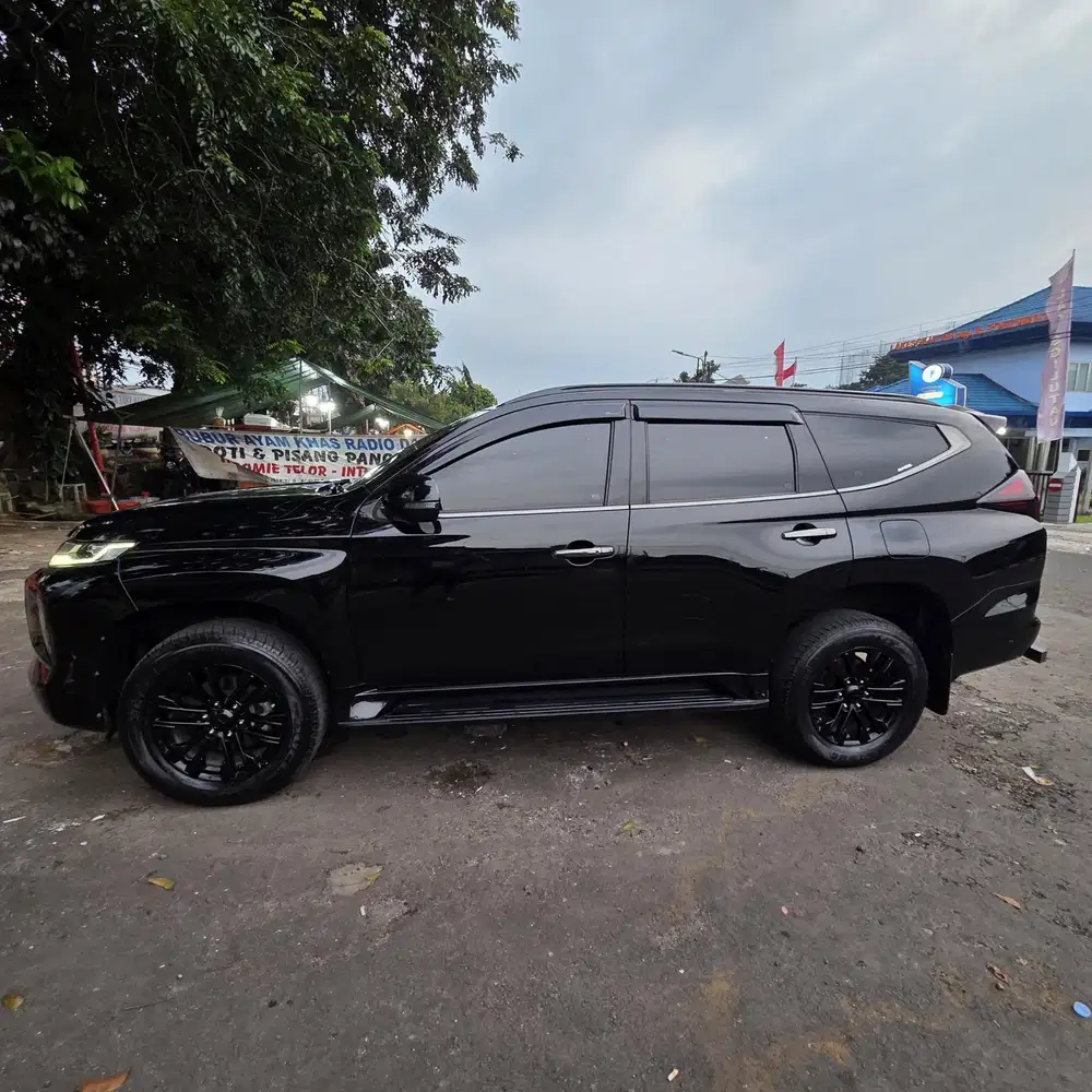 Pajero sport Dakar ultimate 4x4 tahun 2023
