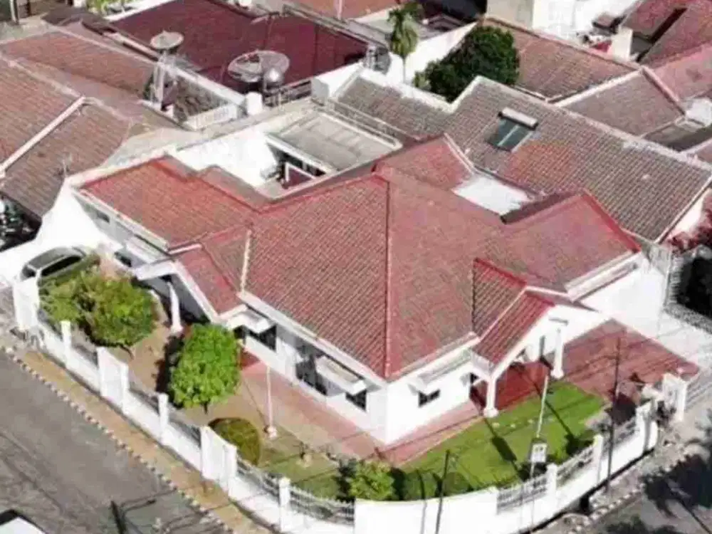 SATELIT INDAH HITUNG TANAH ‼️Rumah Hook 646 m2 Lokasi Strategis Surabaya Barat