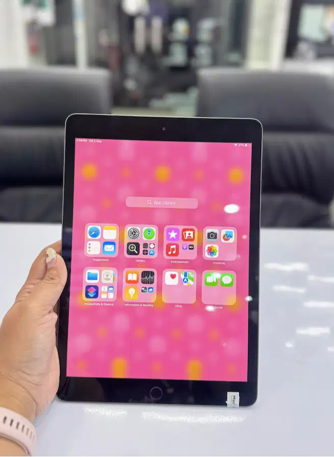 IPad Generasi 8 32 GB Space Grey