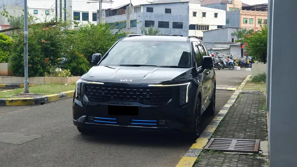 Km 5rb kia grand carnival premiere diesel 2025 hitam pajak panjang