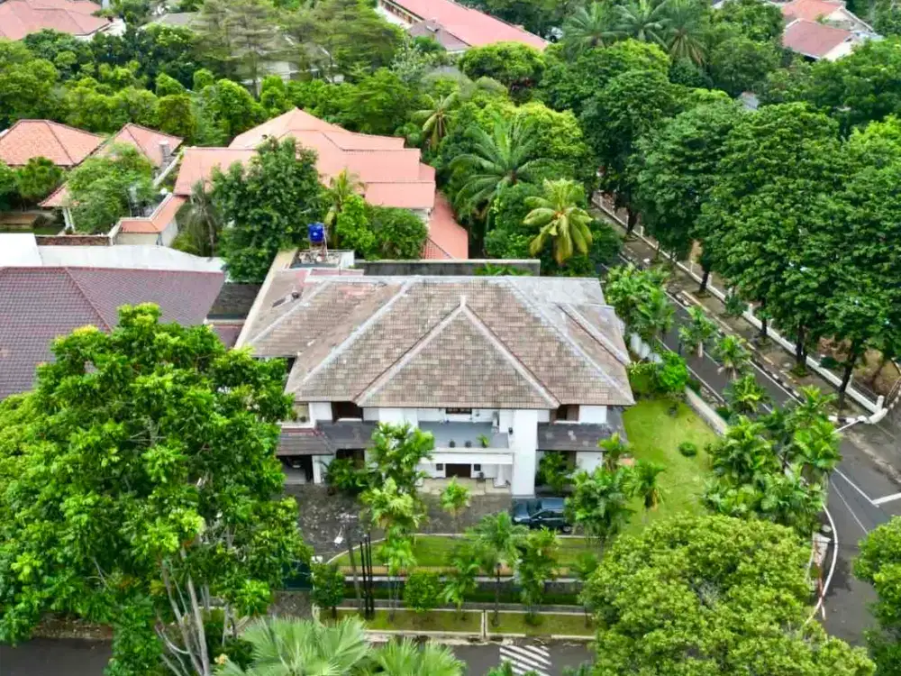 Jual Rumah Hoek di Kebayoran Baru Jakarta Selatan – Dekat Pakubuwono & Senayan City