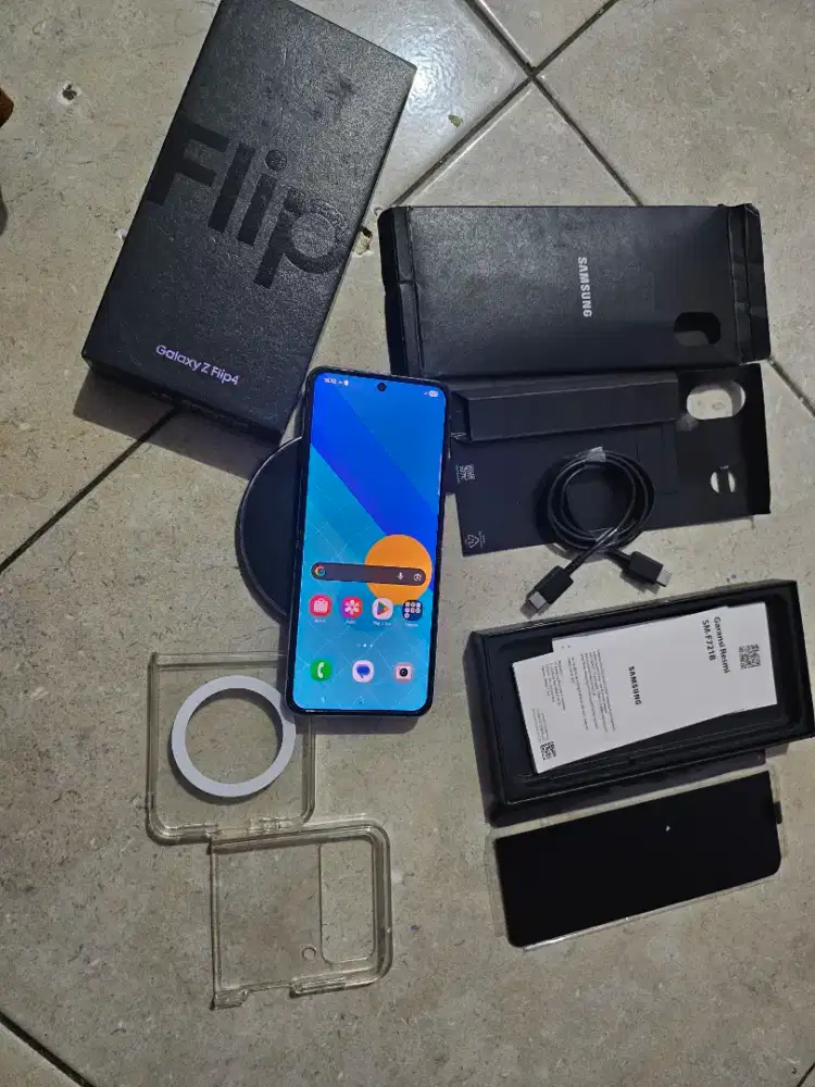 Samsung Galaxy Flip 4 Sein 256gb mulus fullset ori banyak bonus