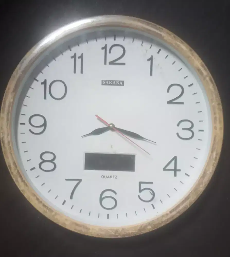 Jam dinding sakana