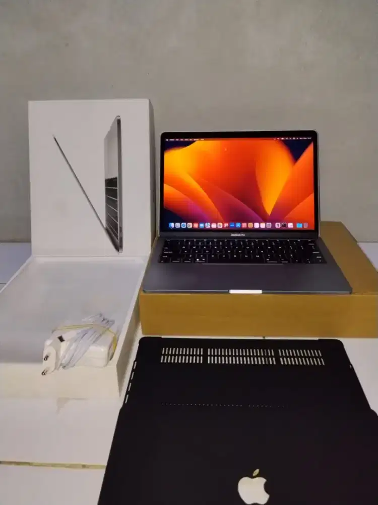 MacBook Pro 2017 13 Inch Silver Grey
