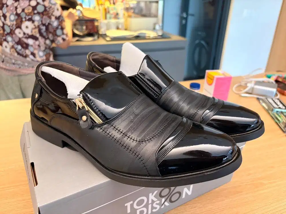 Pantofel zipper size 43