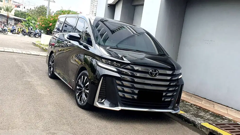 Toyota Vellfire 2.5 VIP Executive Lounge Hybrid CVT TSS 2025 Like New