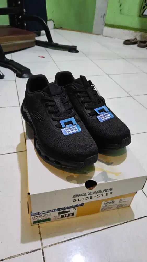 Sepatu Skechers uk 44