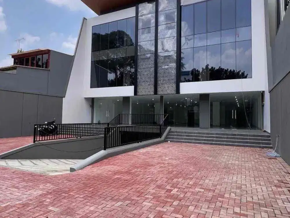 Jual Gedung Baru 3,5 Lantai di Duren Sawit Jakarta Timur – SHM, Rooftop & Basement