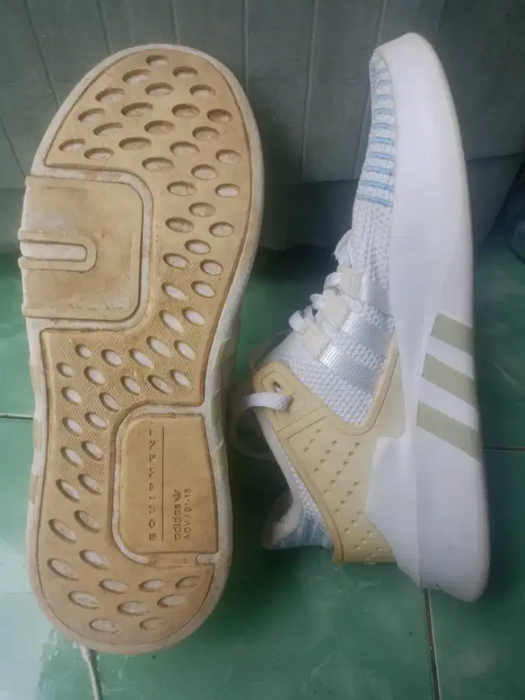 Sepatu Adidas EQT