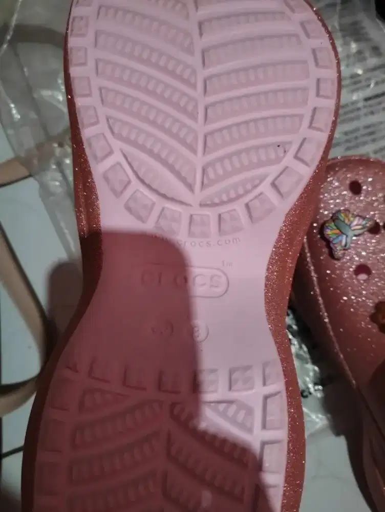 sendal crocs baru