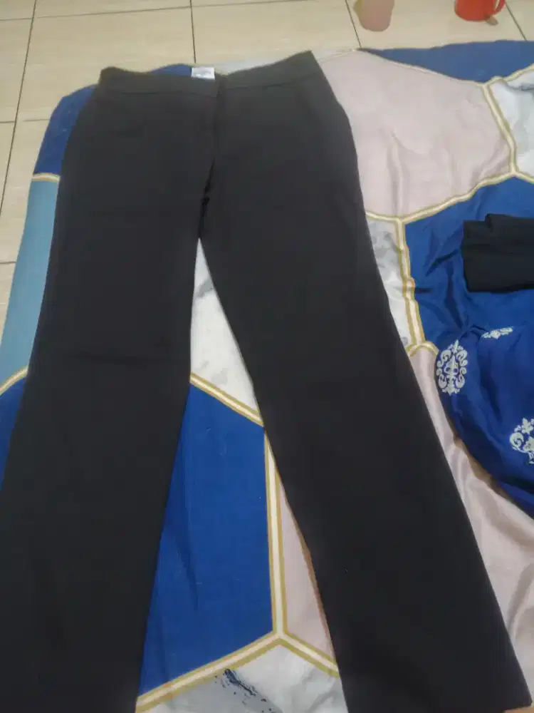 Celana bahan wanita