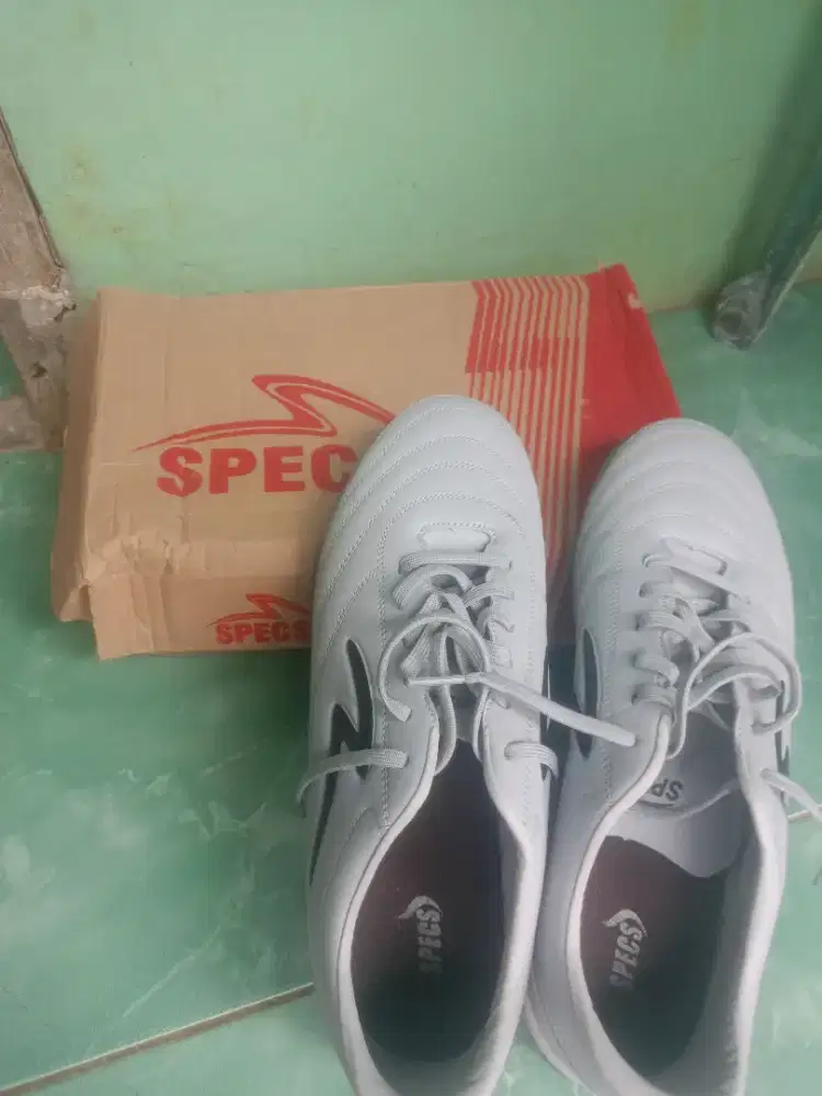 Sepatu futsal SPECS