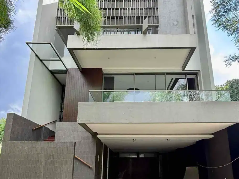 Jual Rumah Baru Mewah di Gatot Subroto Jakarta Selatan – Dalam Komplek, 3 Lantai & Swimming Pool