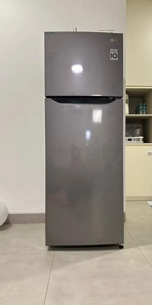 DIJUAL SECOND KULKAS LG 2 PINTU INVERTER 209ltr KONDISI MULUS