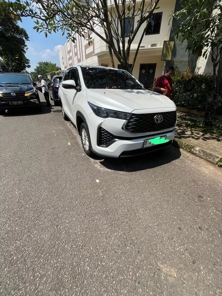 Jual Innova Zenix Tipe G AT putih dari baru