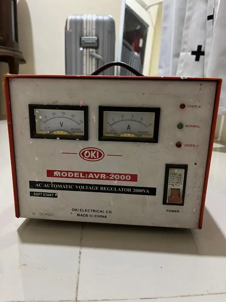 Stabilizer merk oki 2000VA