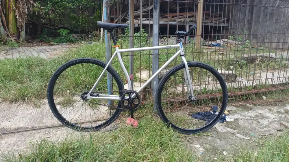 Sepeda fixie lokal