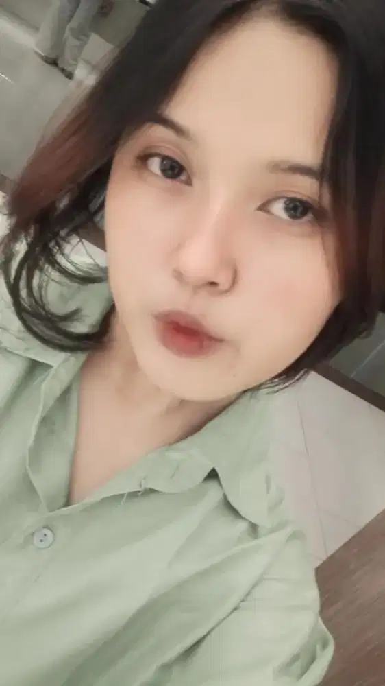 Mencari pekerjaan.