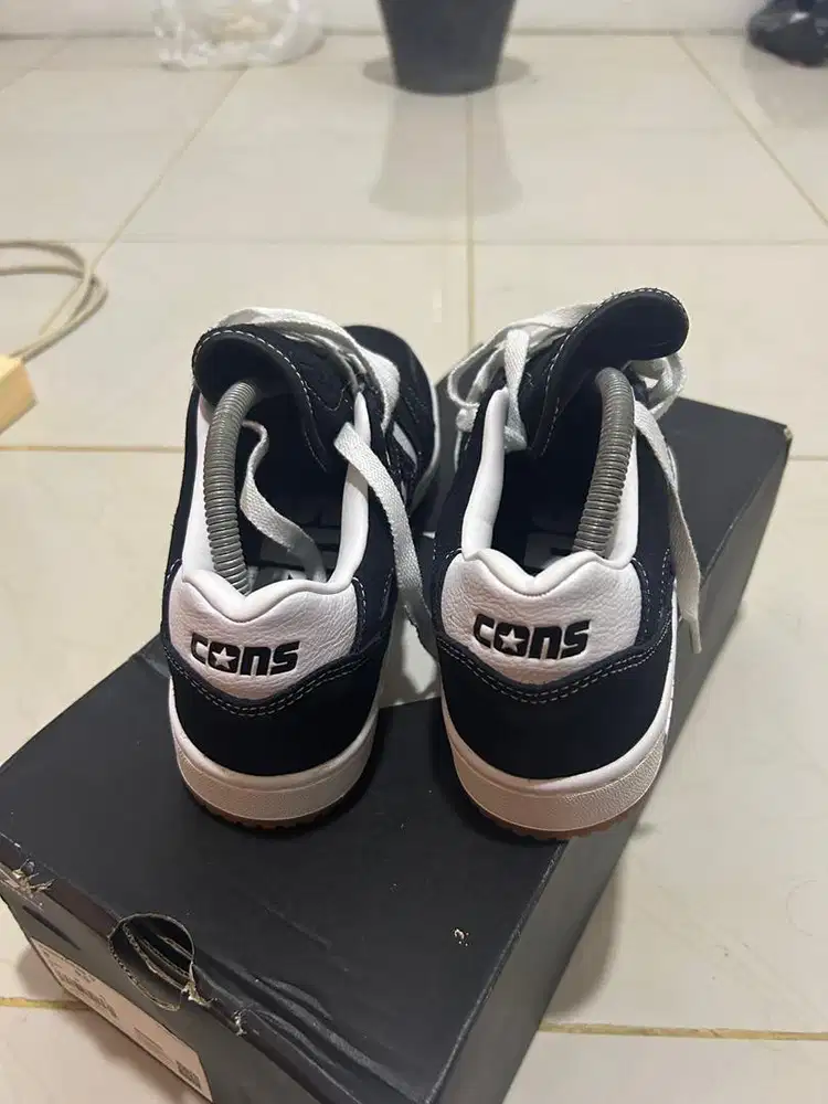 Di jual sepatu Converse Cons Baru