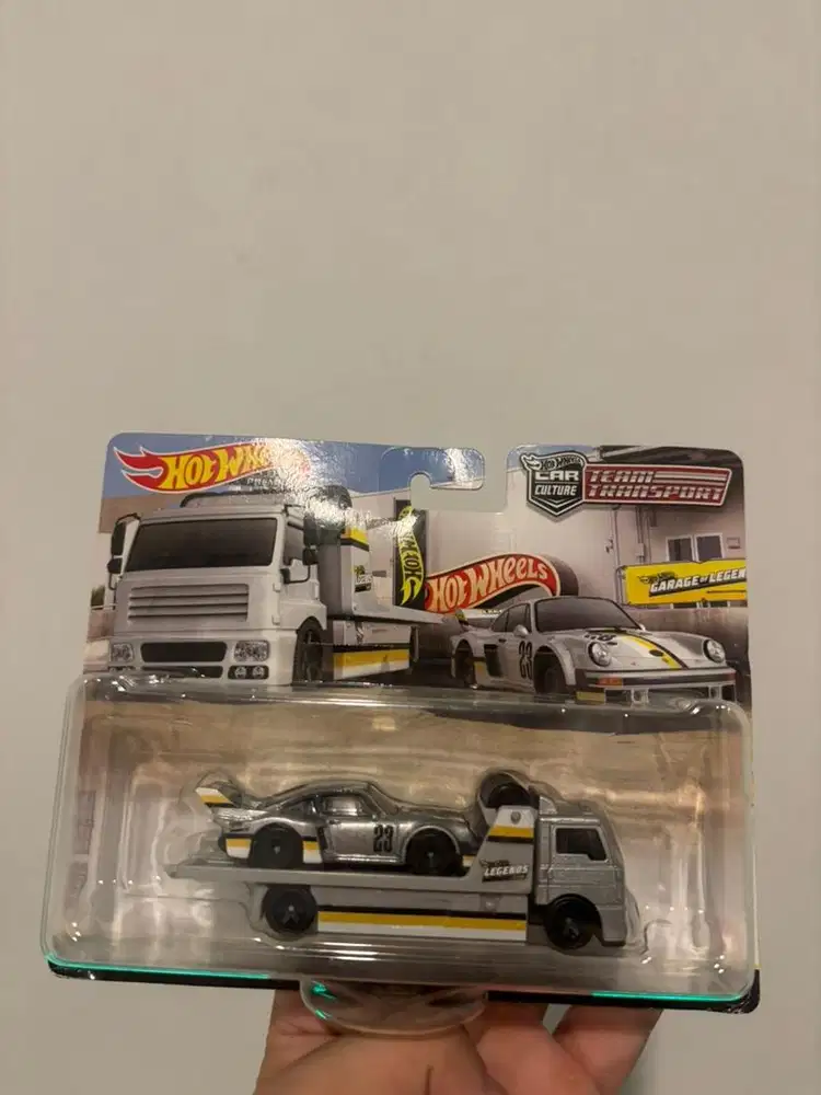 hotwheels team transport porche legend tour
