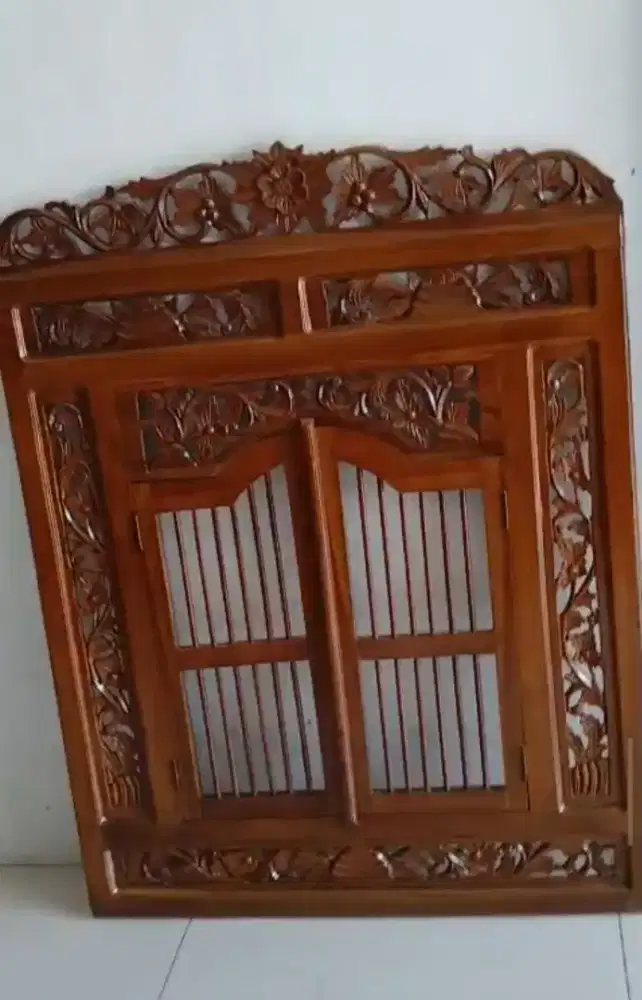 Piguran Jendela Lawasan Antik