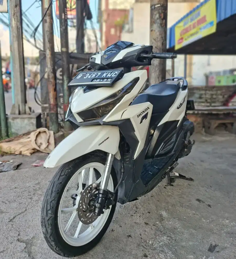 DI JUAL HONDA AVARIO 150 TH 2015 MULUS