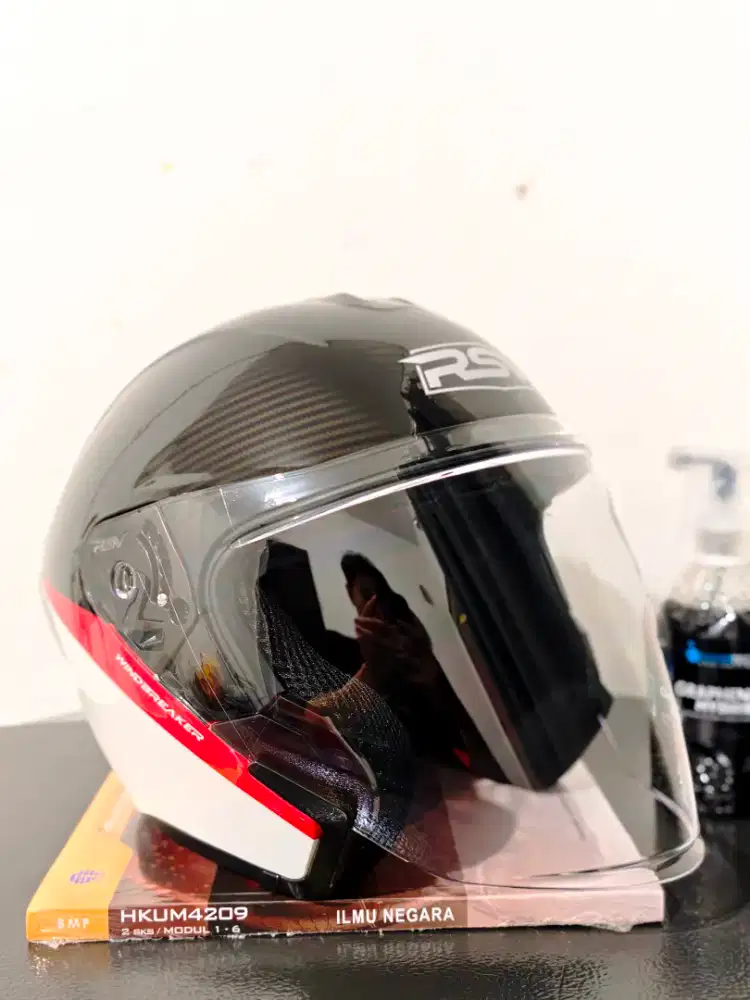 Helm RSV motif karbon and white