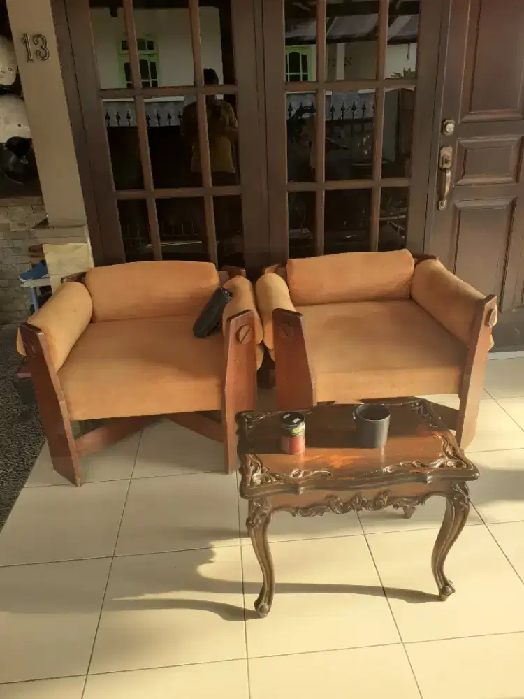 Di jual 1set kursi Jati Tua untuk di teras atau ruang duduk santai